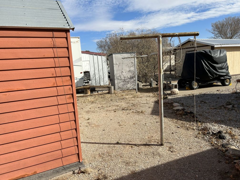 SKP Ranch Lot 23 Laundry Line